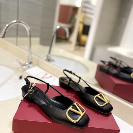 ヴァレンティノ サンダル