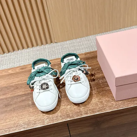ミュウミュウ カジュアルシューズ