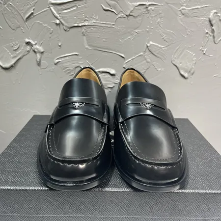 プラダ ビジネスシューズ