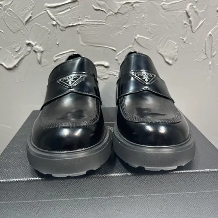 プラダ ビジネスシューズ