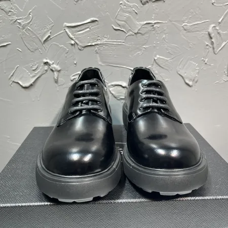 プラダ ビジネスシューズ
