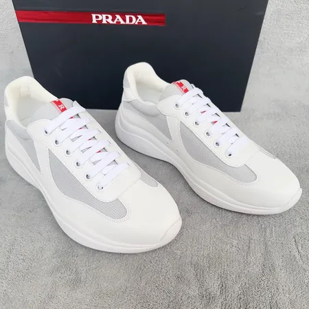 プラダ スニーカー
