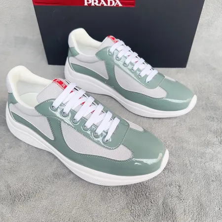 プラダ スニーカー