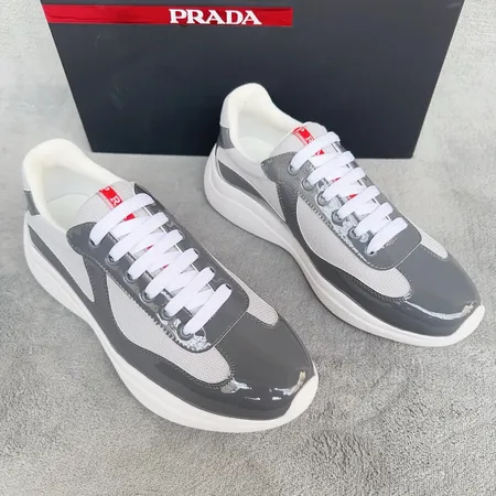 プラダ スニーカー