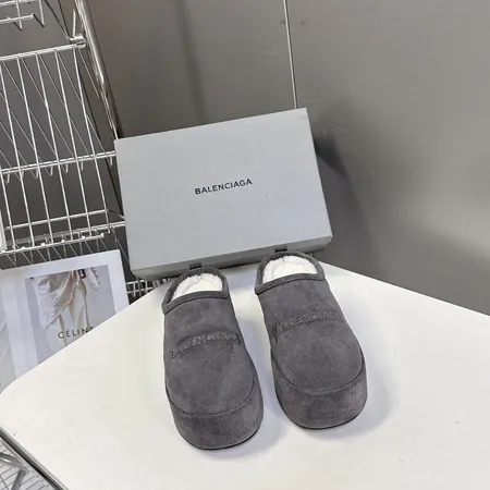 バレンシアガ スリッパ