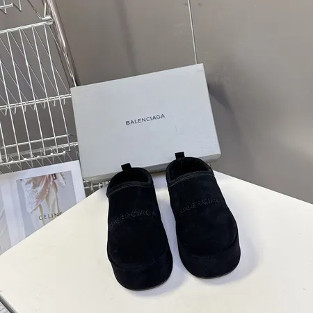 バレンシアガ スリッパ