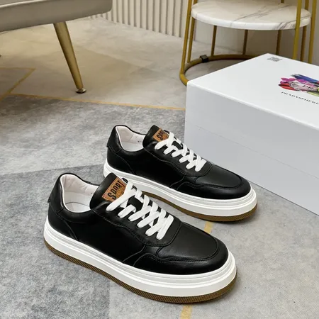 プラダ カジュアルシューズ