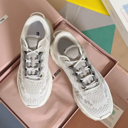 ミュウミュウ スニーカー