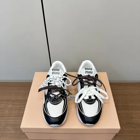 ミュウミュウ スニーカー