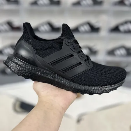 アディダス スニーカー