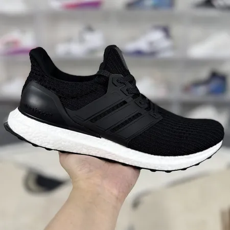 アディダス スニーカー