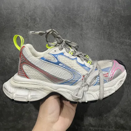 バレンシアガ スニーカー