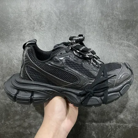 バレンシアガ スニーカー