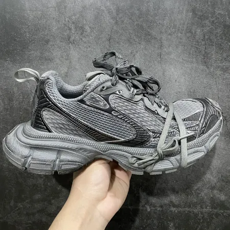 バレンシアガ スニーカー