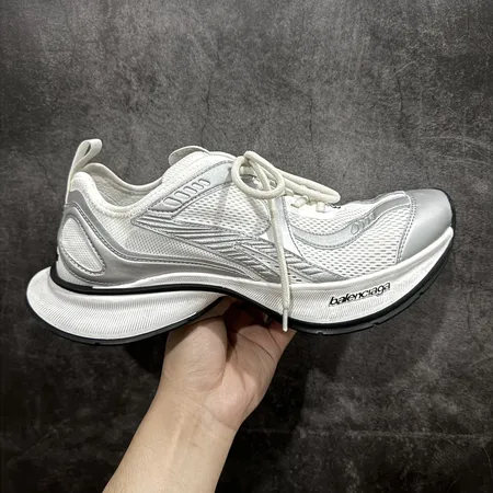 バレンシアガ スニーカー