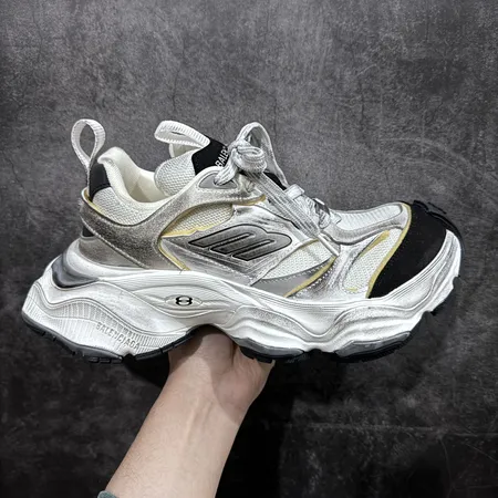 バレンシアガ スニーカー