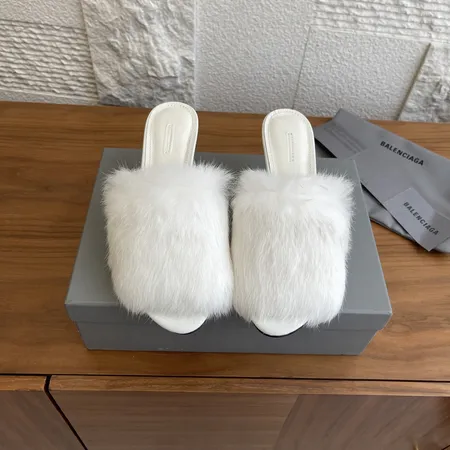 バレンシアガ スリッパ