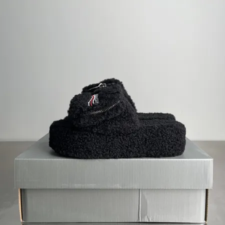 バレンシアガ スリッパ