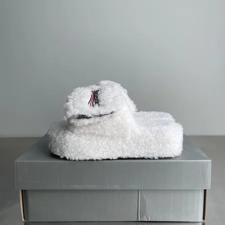 バレンシアガ スリッパ