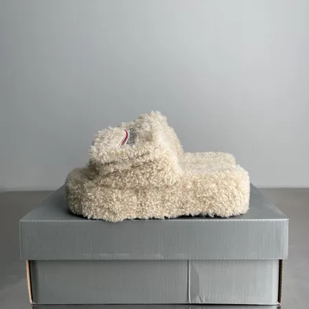 バレンシアガ スリッパ