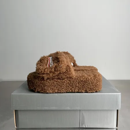 バレンシアガ スリッパ