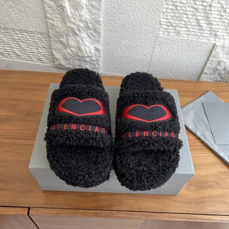 バレンシアガ スリッパ