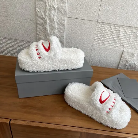 バレンシアガ スリッパ