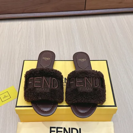 フェンディ スリッパ