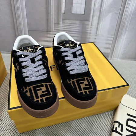 フェンディ カジュアルシューズ