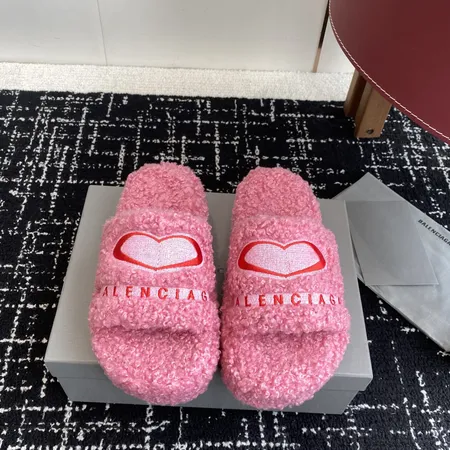 バレンシアガ スリッパ