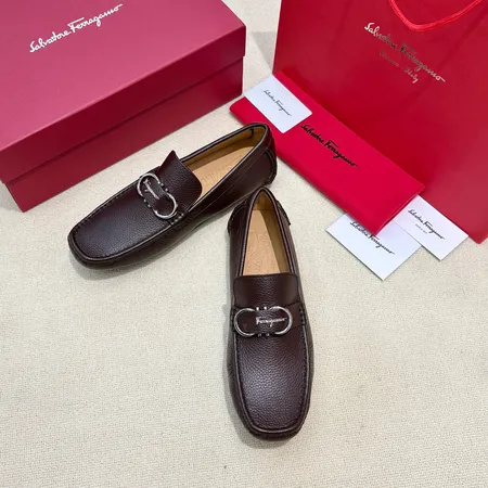 フェラガモ カジュアルシューズ