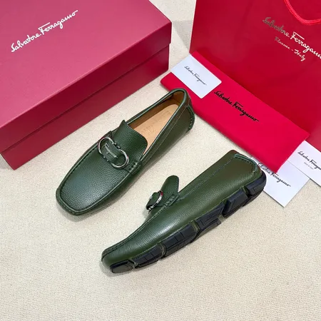 フェラガモ カジュアルシューズ