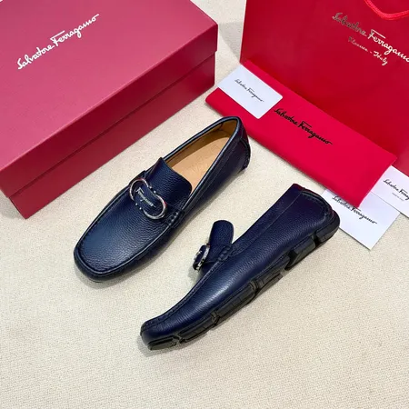 フェラガモ カジュアルシューズ