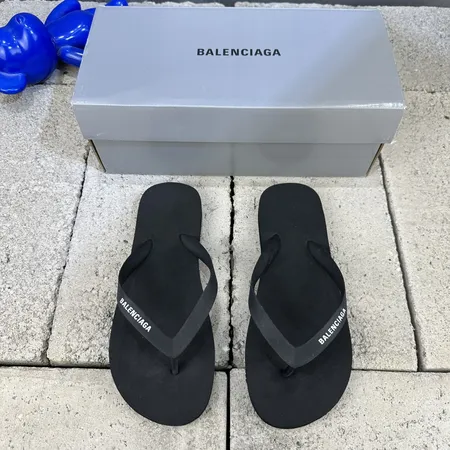 バレンシアガ スリッパ