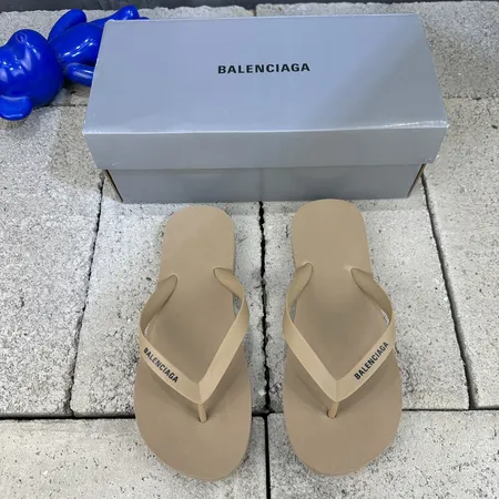 バレンシアガ スリッパ