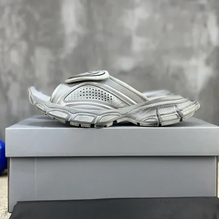 バレンシアガ スリッパ