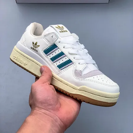 アディダス カジュアルシューズ