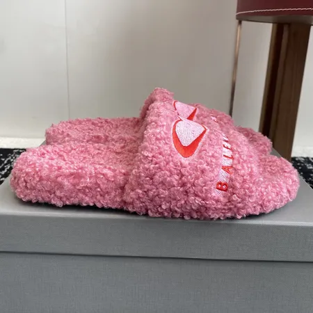 バレンシアガ スリッパ