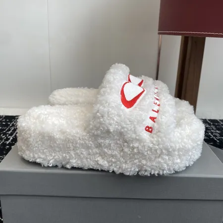 バレンシアガ スリッパ