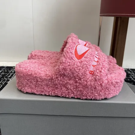 バレンシアガ スリッパ