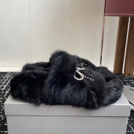 バレンシアガ スリッパ