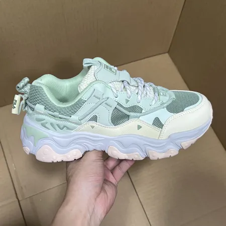 フィラ スニーカー