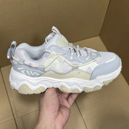 フィラ スニーカー