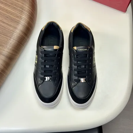 フェラガモ カジュアルシューズ