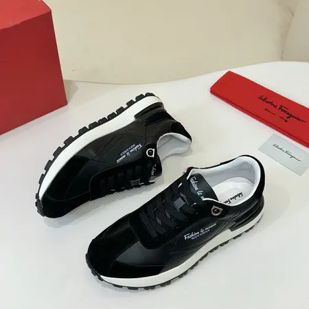 フェラガモ カジュアルシューズ