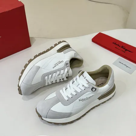 フェラガモ カジュアルシューズ