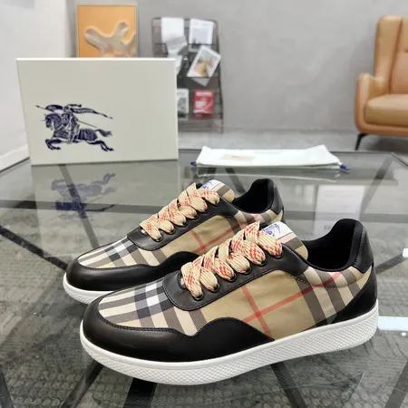 バーバリー ス カジュアルシューズ