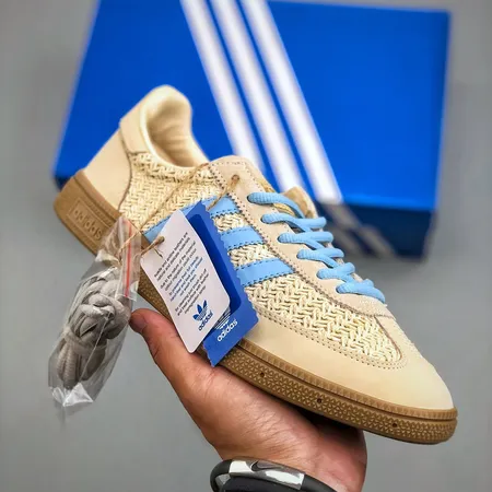 アディダス カジュアルシューズ