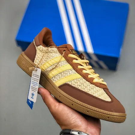 アディダス カジュアルシューズ