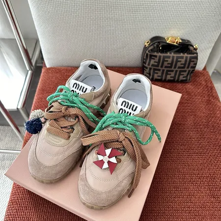 ミュウミュウ スニーカー